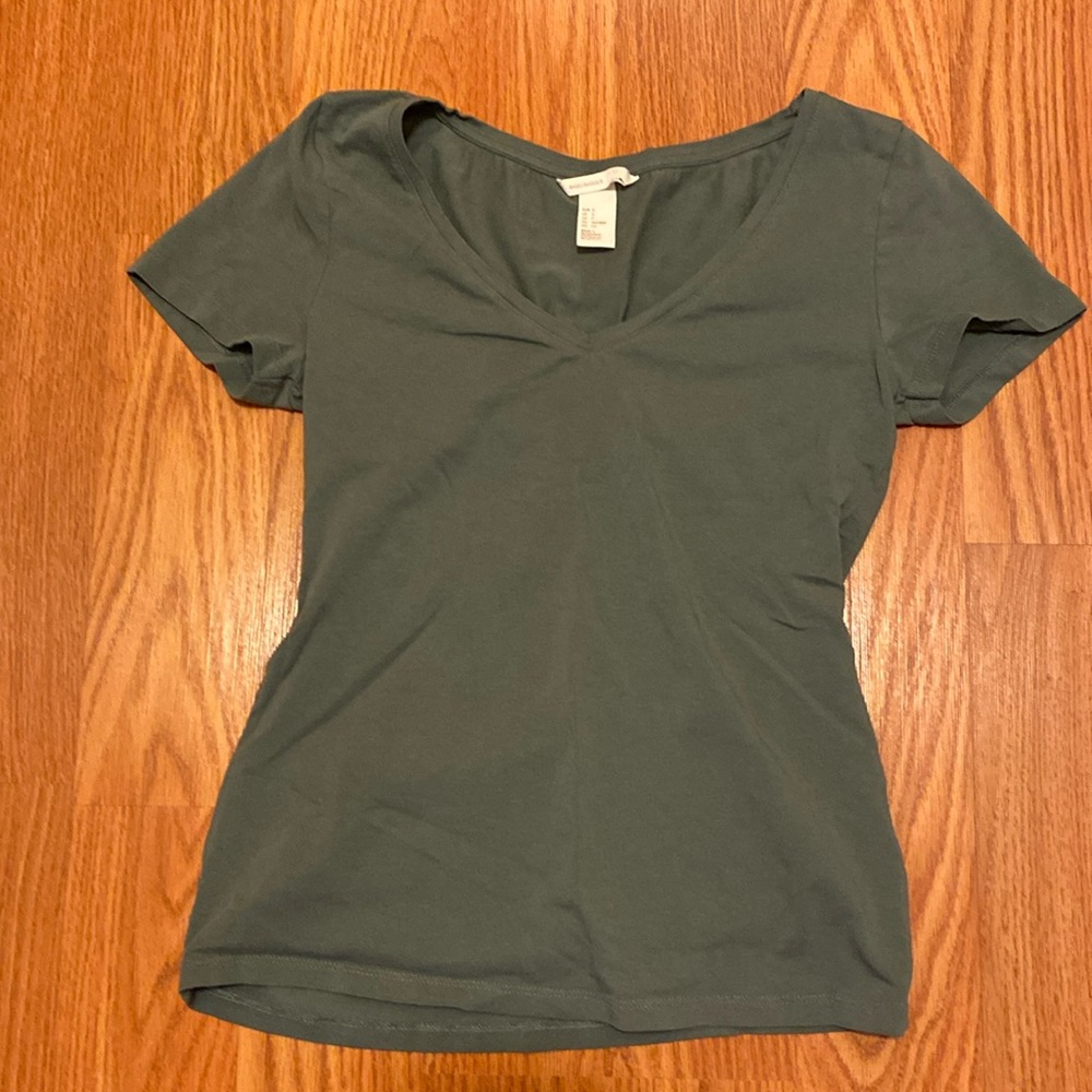 H&M Basic V-neck T-shirt Olive Green Sz. S, in EUC!